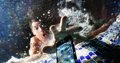 Что делать, если телефон упал в воду или просто промок